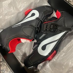 Peloton Cycling Shoes - like new